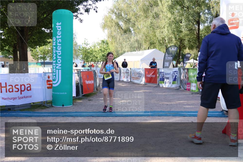 07.09.2025 - 19. Norderstedt Triathlon Zöllner http://msf.ph/oto/8771899 07.09.2025 10:04:58 Ziel 588 meine-sportfotos.de