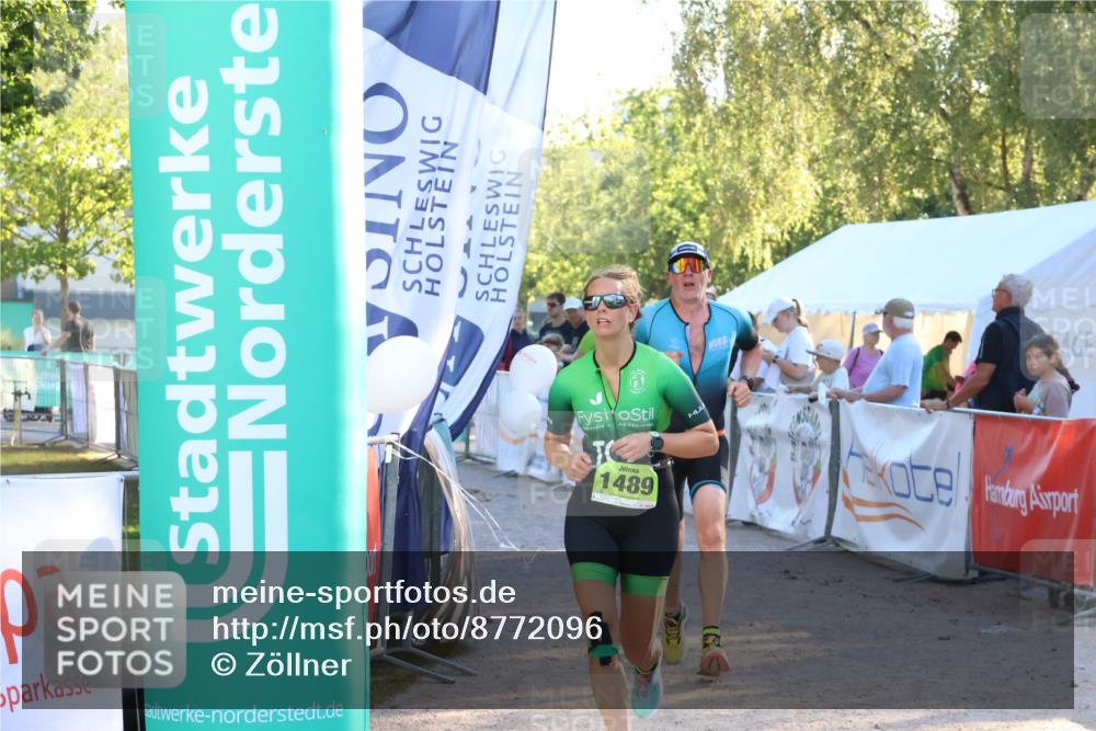 07.09.2025 - 19. Norderstedt Triathlon Zöllner http://msf.ph/oto/8772096 07.09.2025 16:48:00 Ziel 1489, 1623, 1628 meine-sportfotos.de