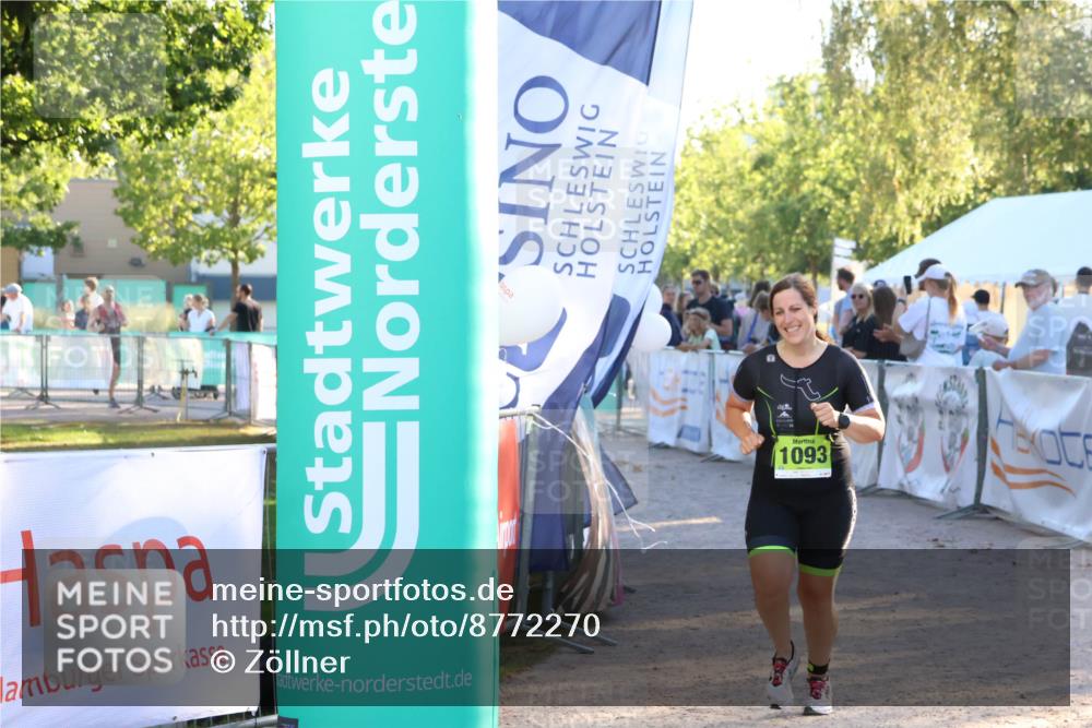 07.09.2025 - 19. Norderstedt Triathlon Zöllner http://msf.ph/oto/8772270 07.09.2025 16:48:48 Ziel 1077, 1093 meine-sportfotos.de