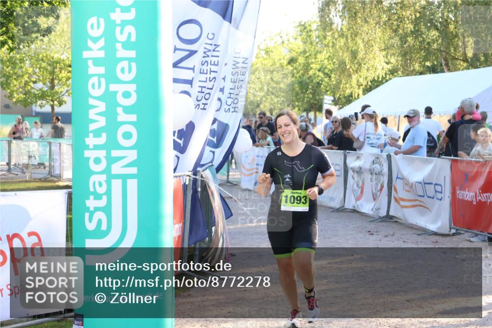 07.09.2025 - 19. Norderstedt Triathlon Zöllner http://msf.ph/oto/8772278 07.09.2025 16:48:49 Ziel 1077, 1093 meine-sportfotos.de