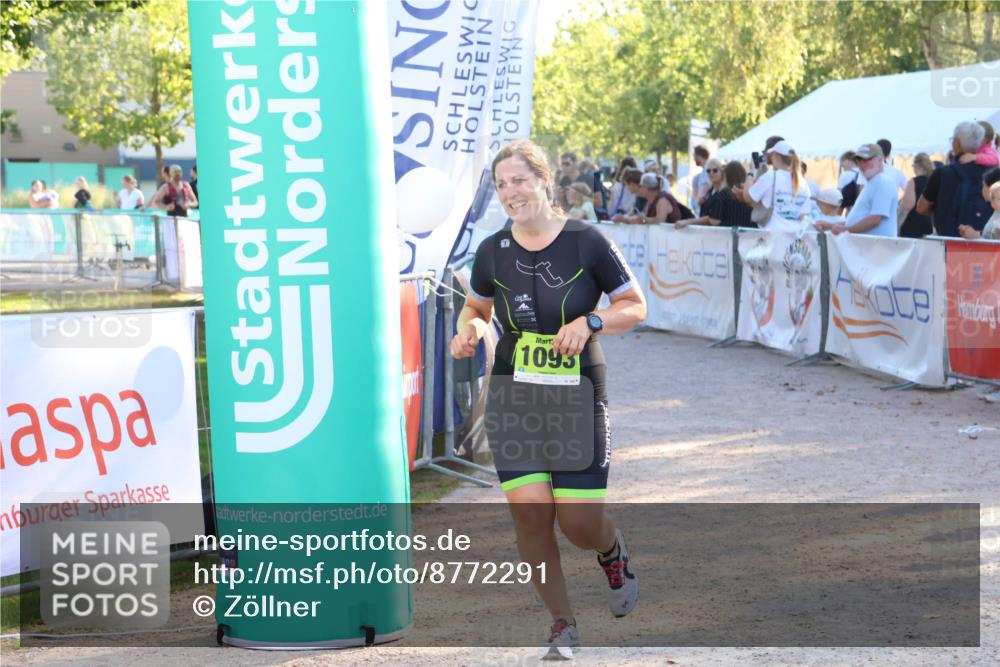07.09.2025 - 19. Norderstedt Triathlon Zöllner http://msf.ph/oto/8772291 07.09.2025 16:48:49 Ziel 1077, 1093 meine-sportfotos.de
