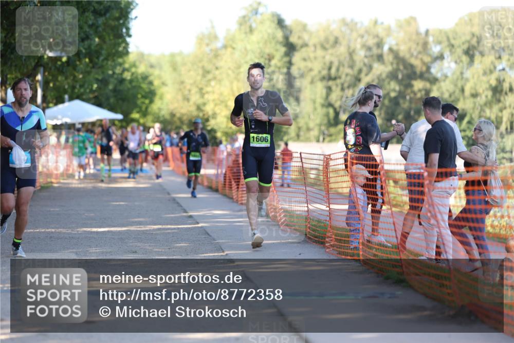 07.09.2025 - 19. Norderstedt Triathlon Michael Strokosch http://msf.ph/oto/8772358 07.09.2025 16:33:07 Laufen 902, 1606, 1609 meine-sportfotos.de