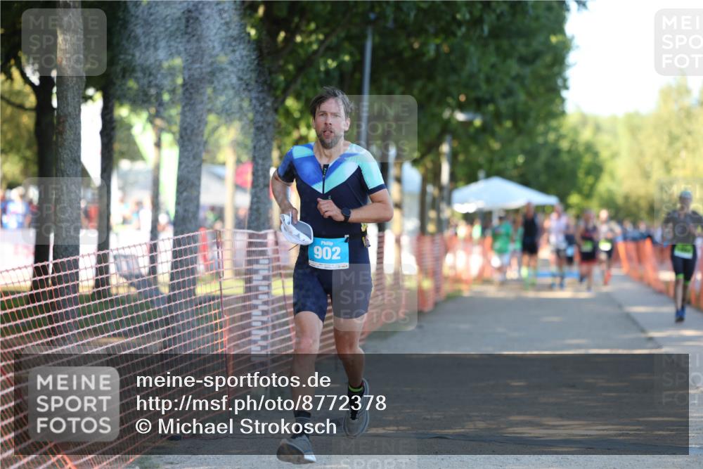 07.09.2025 - 19. Norderstedt Triathlon Michael Strokosch http://msf.ph/oto/8772378 07.09.2025 16:33:09 Laufen 902, 1606, 1609 meine-sportfotos.de