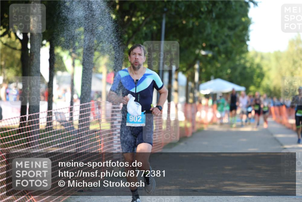 07.09.2025 - 19. Norderstedt Triathlon Michael Strokosch http://msf.ph/oto/8772381 07.09.2025 16:33:09 Laufen 902, 1606, 1609 meine-sportfotos.de