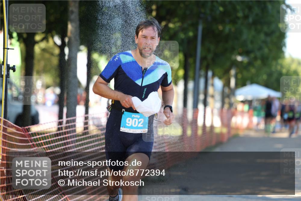 07.09.2025 - 19. Norderstedt Triathlon Michael Strokosch http://msf.ph/oto/8772394 07.09.2025 16:33:10 Laufen 902, 1606, 1609 meine-sportfotos.de