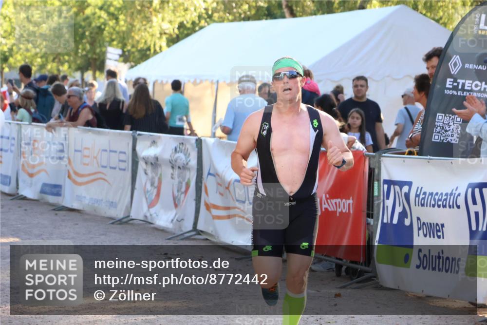 07.09.2025 - 19. Norderstedt Triathlon Zöllner http://msf.ph/oto/8772442 07.09.2025 16:49:16 Ziel 1103, 1497, 1551 meine-sportfotos.de