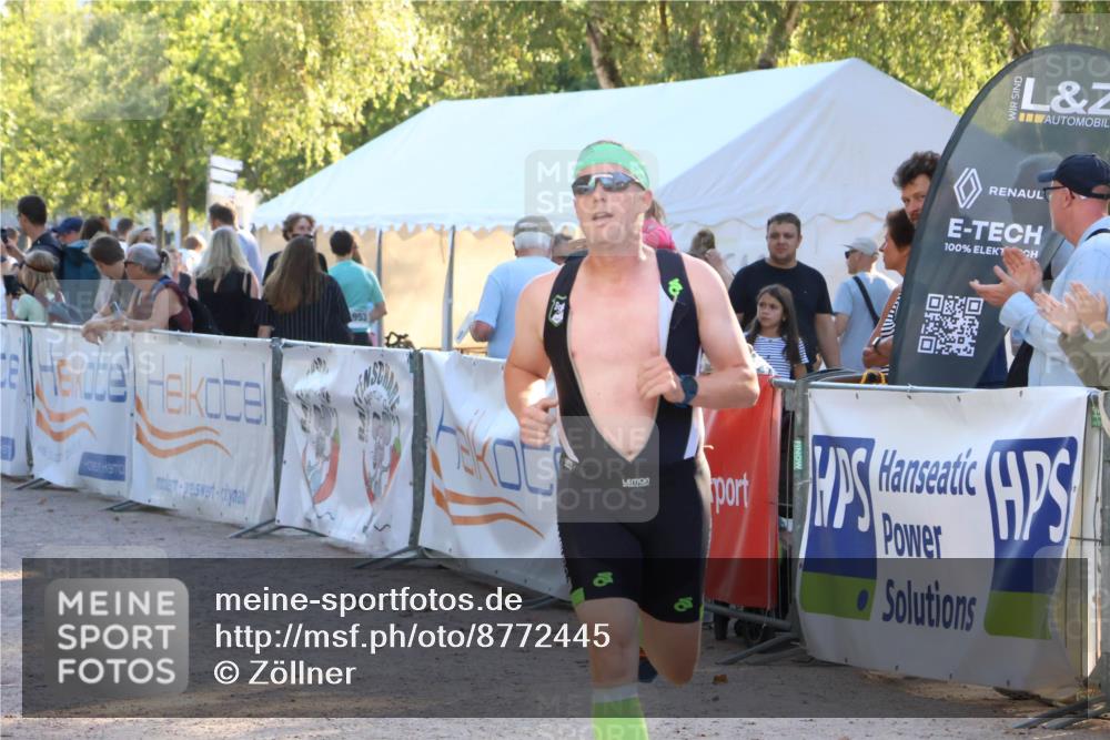 07.09.2025 - 19. Norderstedt Triathlon Zöllner http://msf.ph/oto/8772445 07.09.2025 16:49:16 Ziel 1103, 1497, 1551 meine-sportfotos.de
