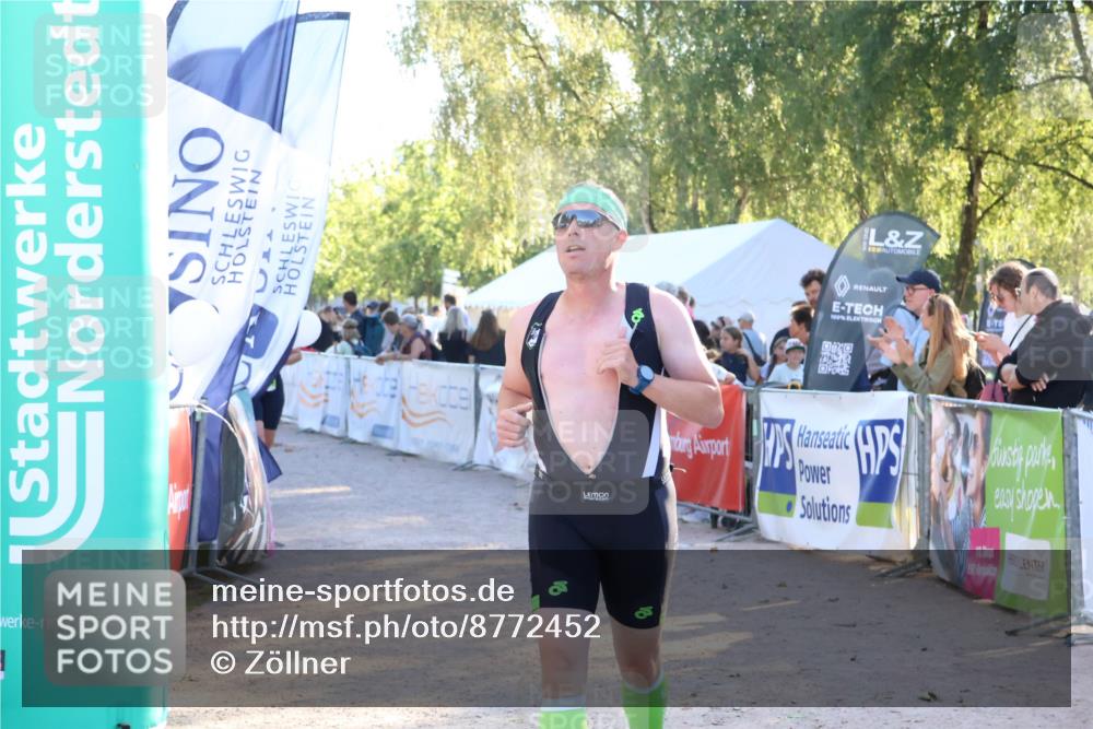 07.09.2025 - 19. Norderstedt Triathlon Zöllner http://msf.ph/oto/8772452 07.09.2025 16:49:18 Ziel 1053, 1103, 1551 meine-sportfotos.de