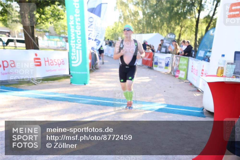 07.09.2025 - 19. Norderstedt Triathlon Zöllner http://msf.ph/oto/8772459 07.09.2025 16:49:18 Ziel 1053, 1103, 1551 meine-sportfotos.de