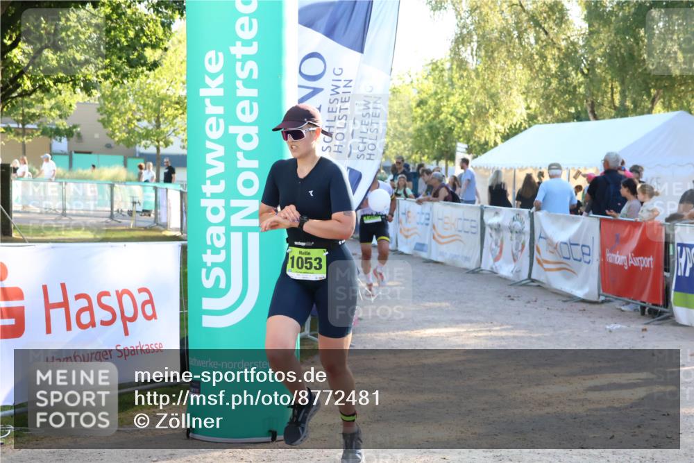 07.09.2025 - 19. Norderstedt Triathlon Zöllner http://msf.ph/oto/8772481 07.09.2025 16:49:21 Ziel 1053, 1551, 1588 meine-sportfotos.de
