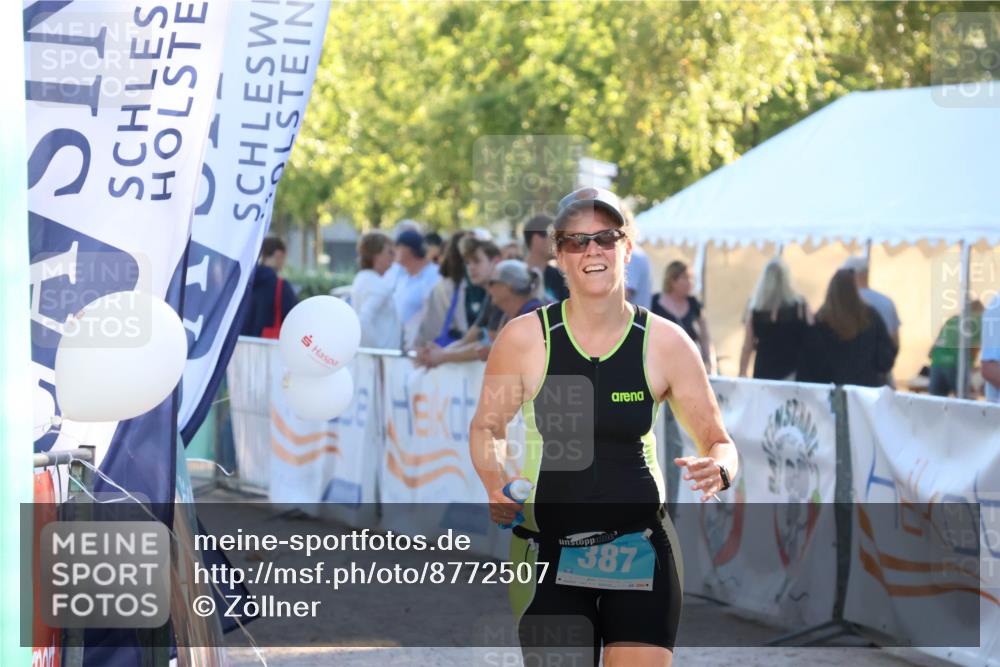 07.09.2025 - 19. Norderstedt Triathlon Zöllner http://msf.ph/oto/8772507 07.09.2025 16:49:26 Ziel 387, 1053, 1588 meine-sportfotos.de