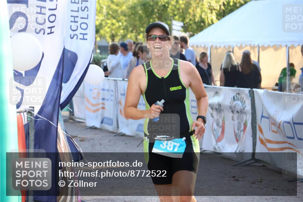 07.09.2025 - 19. Norderstedt Triathlon Zöllner http://msf.ph/oto/8772522 07.09.2025 16:49:27 Ziel 387, 1053, 1588 meine-sportfotos.de