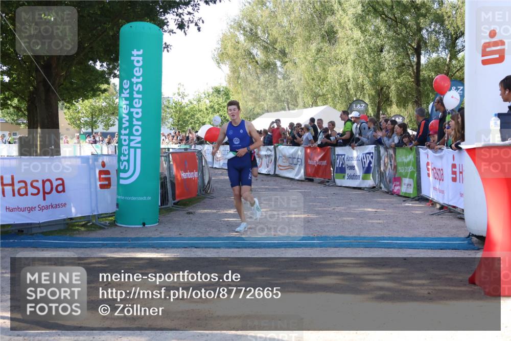07.09.2025 - 19. Norderstedt Triathlon Zöllner http://msf.ph/oto/8772665 07.09.2025 10:51:56 Ziel 648, 673, 686 meine-sportfotos.de