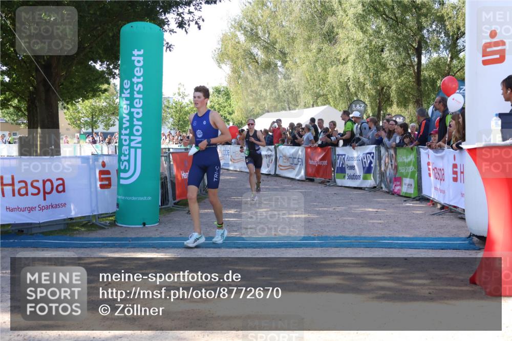 07.09.2025 - 19. Norderstedt Triathlon Zöllner http://msf.ph/oto/8772670 07.09.2025 10:51:57 Ziel 648, 673, 686 meine-sportfotos.de