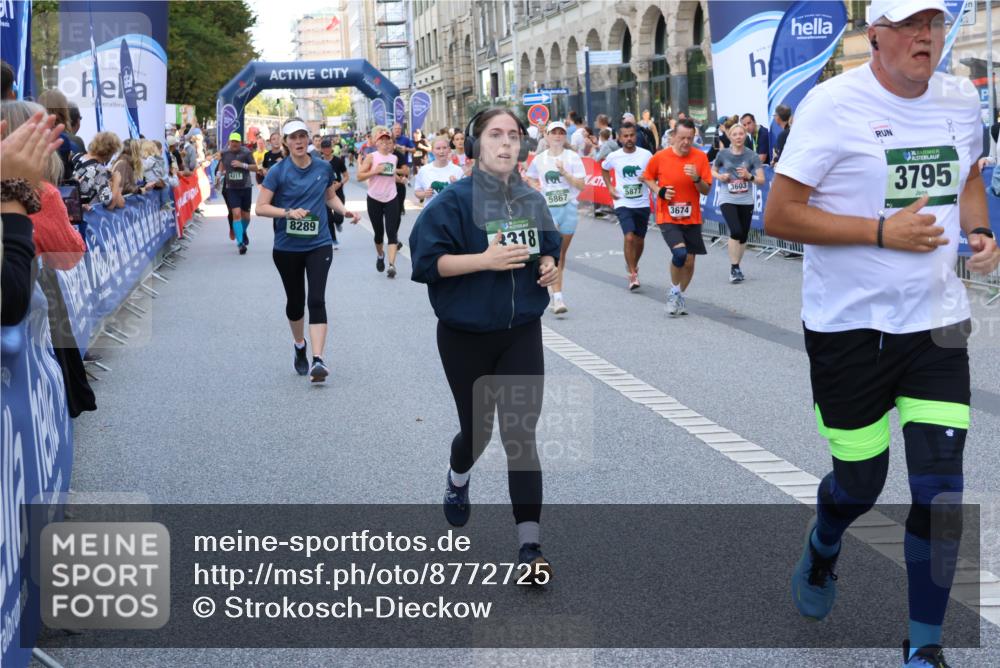 07.09.2025 - BARMER Alsterlauf Strokosch-Dieckow http://msf.ph/oto/8772725 07.09.2025 10:09:26 Ziel 2023, 2197, 2224, 2363, 2391, 2469, 2622, 2925, 3054, 3549, 3770, 4155, 4203, 4260, 4474, 4714, 4743, 4906, 4915, 5052, 5443, 6258, 8115, 8147, 8162 meine-sportfotos.de