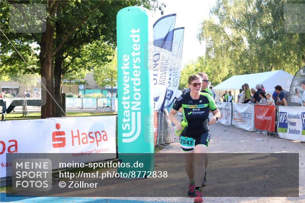 07.09.2025 - 19. Norderstedt Triathlon Zöllner http://msf.ph/oto/8772838 07.09.2025 16:50:48 Ziel 1524, 1547, 1562 meine-sportfotos.de