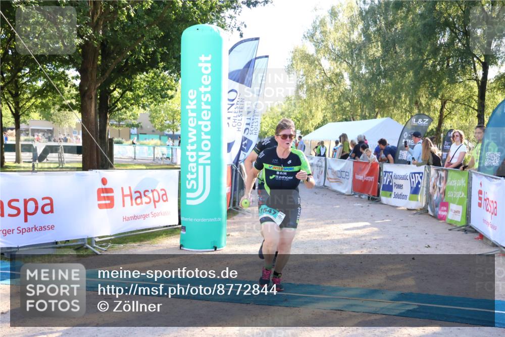 07.09.2025 - 19. Norderstedt Triathlon Zöllner http://msf.ph/oto/8772844 07.09.2025 16:50:48 Ziel 1524, 1547, 1562 meine-sportfotos.de