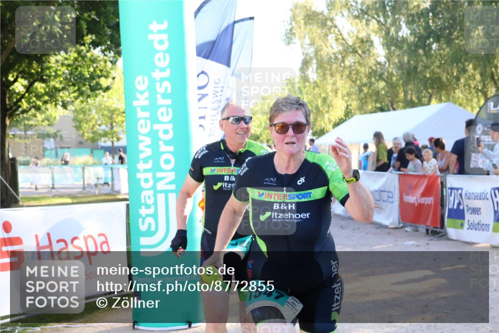 07.09.2025 - 19. Norderstedt Triathlon Zöllner http://msf.ph/oto/8772855 07.09.2025 16:50:49 Ziel 1524, 1547, 1562 meine-sportfotos.de