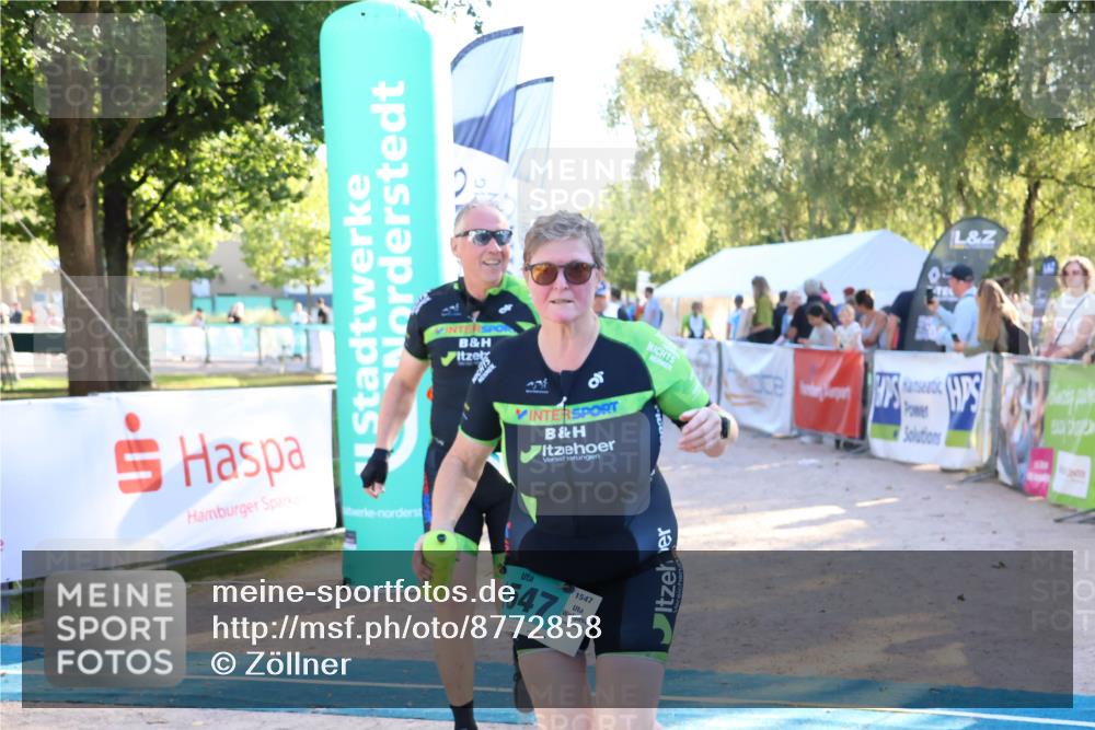 07.09.2025 - 19. Norderstedt Triathlon Zöllner http://msf.ph/oto/8772858 07.09.2025 16:50:49 Ziel 1524, 1547, 1562 meine-sportfotos.de