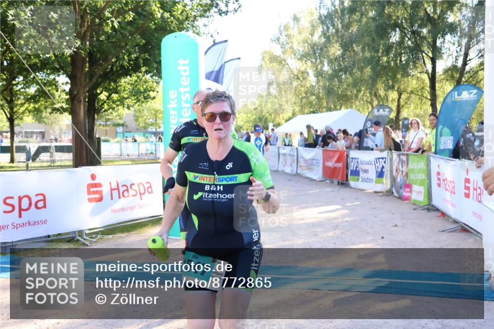 07.09.2025 - 19. Norderstedt Triathlon Zöllner http://msf.ph/oto/8772865 07.09.2025 16:50:49 Ziel 1524, 1547, 1562 meine-sportfotos.de