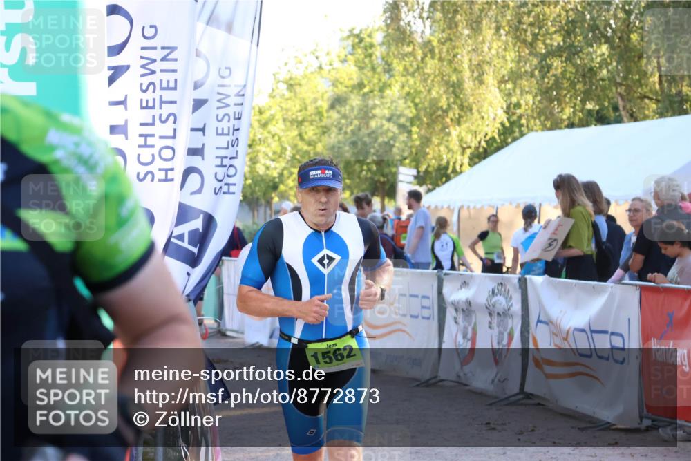 07.09.2025 - 19. Norderstedt Triathlon Zöllner http://msf.ph/oto/8772873 07.09.2025 16:50:50 Ziel 1524, 1547, 1562 meine-sportfotos.de