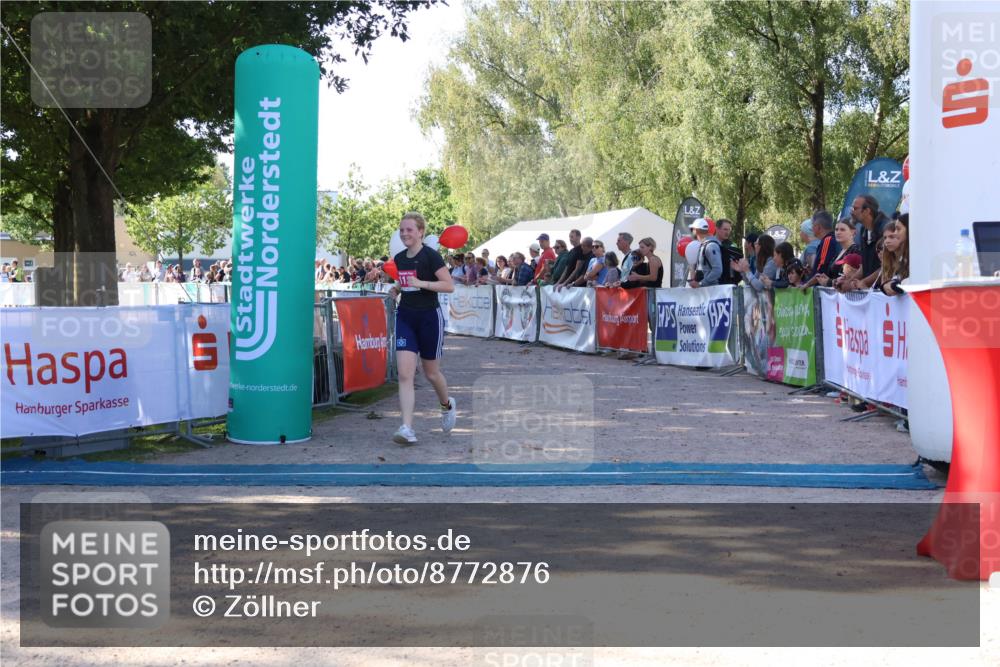 07.09.2025 - 19. Norderstedt Triathlon Zöllner http://msf.ph/oto/8772876 07.09.2025 10:52:57 Ziel 652, 690, 1130 meine-sportfotos.de