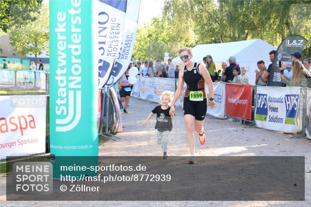 07.09.2025 - 19. Norderstedt Triathlon Zöllner http://msf.ph/oto/8772939 07.09.2025 16:50:58 Ziel 1061, 1424, 1559, 1562 meine-sportfotos.de