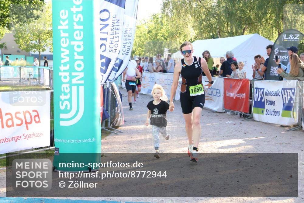 07.09.2025 - 19. Norderstedt Triathlon Zöllner http://msf.ph/oto/8772944 07.09.2025 16:50:58 Ziel 1061, 1424, 1559, 1562 meine-sportfotos.de