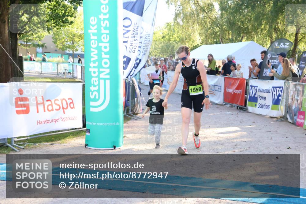 07.09.2025 - 19. Norderstedt Triathlon Zöllner http://msf.ph/oto/8772947 07.09.2025 16:50:58 Ziel 1061, 1424, 1559, 1562 meine-sportfotos.de