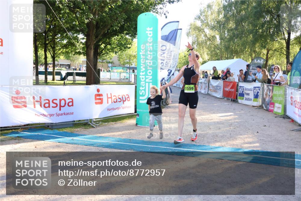 07.09.2025 - 19. Norderstedt Triathlon Zöllner http://msf.ph/oto/8772957 07.09.2025 16:50:59 Ziel 1061, 1424, 1559 meine-sportfotos.de