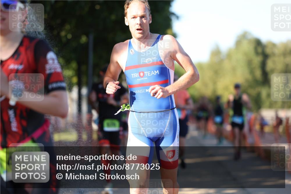 07.09.2025 - 19. Norderstedt Triathlon Michael Strokosch http://msf.ph/oto/8773025 07.09.2025 16:35:22 Laufen 387, 390, 526, 1429, 1455, 1600, 1616 meine-sportfotos.de