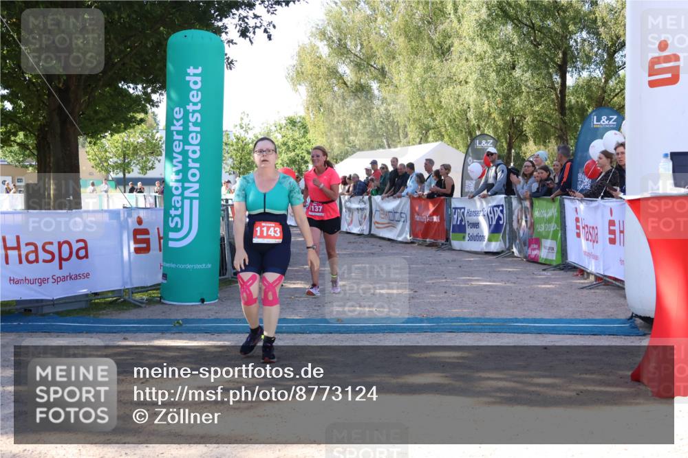 07.09.2025 - 19. Norderstedt Triathlon Zöllner http://msf.ph/oto/8773124 07.09.2025 10:55:10 Ziel 678, 1137, 1143 meine-sportfotos.de