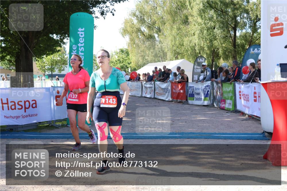 07.09.2025 - 19. Norderstedt Triathlon Zöllner http://msf.ph/oto/8773132 07.09.2025 10:55:12 Ziel 678, 1137, 1143 meine-sportfotos.de