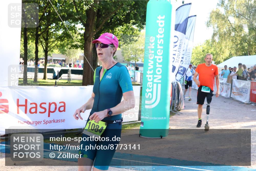 07.09.2025 - 19. Norderstedt Triathlon Zöllner http://msf.ph/oto/8773141 07.09.2025 16:51:55 Ziel 1084, 1513, 1567 meine-sportfotos.de
