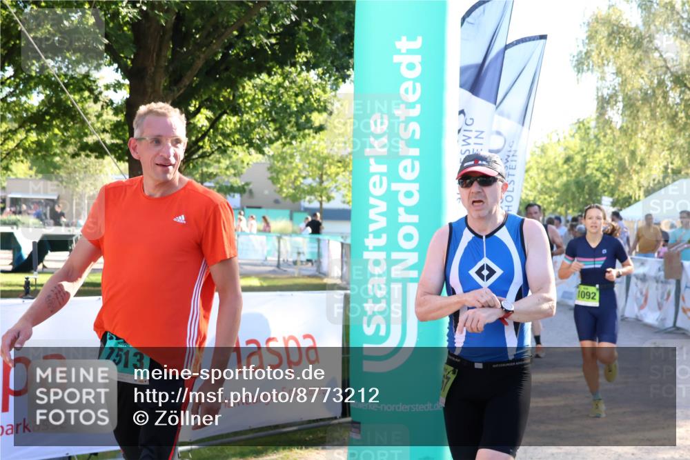 07.09.2025 - 19. Norderstedt Triathlon Zöllner http://msf.ph/oto/8773212 07.09.2025 16:51:59 Ziel 431, 1084, 1092, 1513, 1567 meine-sportfotos.de