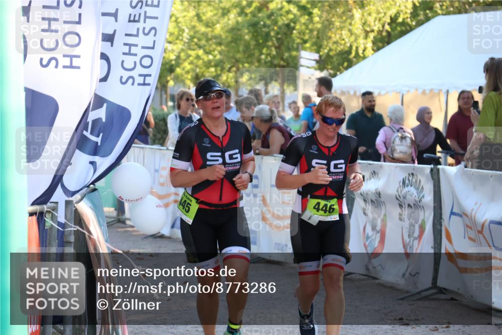 07.09.2025 - 19. Norderstedt Triathlon Zöllner http://msf.ph/oto/8773286 07.09.2025 16:52:39 Ziel 445, 446 meine-sportfotos.de
