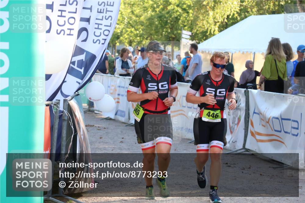 07.09.2025 - 19. Norderstedt Triathlon Zöllner http://msf.ph/oto/8773293 07.09.2025 16:52:39 Ziel 445, 446 meine-sportfotos.de