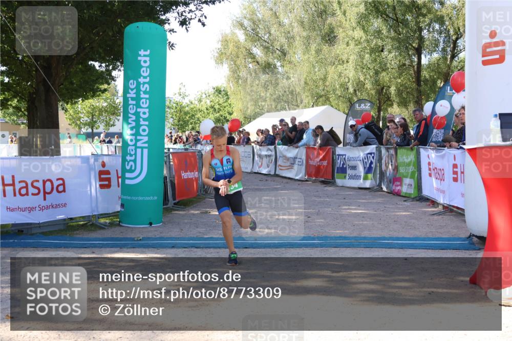 07.09.2025 - 19. Norderstedt Triathlon Zöllner http://msf.ph/oto/8773309 07.09.2025 10:56:02 Ziel 134, 637, 680 meine-sportfotos.de