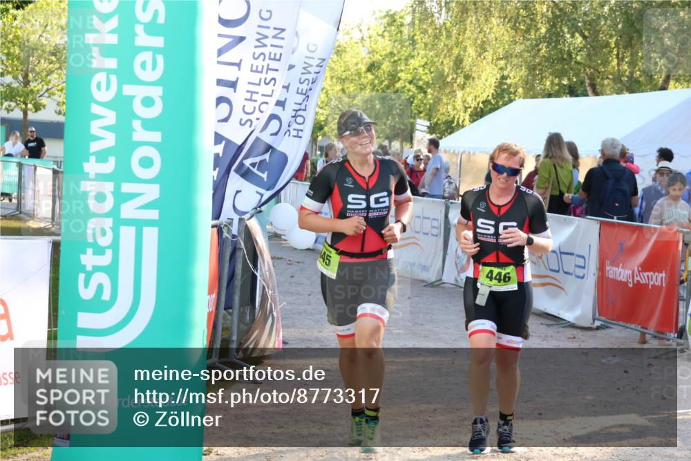 07.09.2025 - 19. Norderstedt Triathlon Zöllner http://msf.ph/oto/8773317 07.09.2025 16:52:41 Ziel 445, 446 meine-sportfotos.de