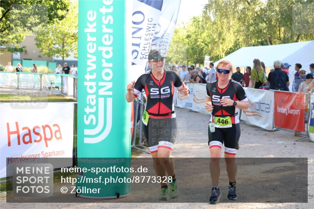 07.09.2025 - 19. Norderstedt Triathlon Zöllner http://msf.ph/oto/8773328 07.09.2025 16:52:42 Ziel 445, 446 meine-sportfotos.de