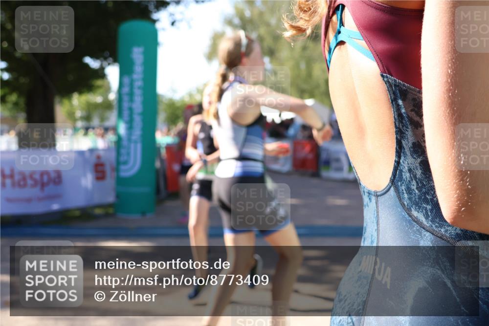 07.09.2025 - 19. Norderstedt Triathlon Zöllner http://msf.ph/oto/8773409 07.09.2025 10:56:28 Ziel 109, 114, 1150 meine-sportfotos.de