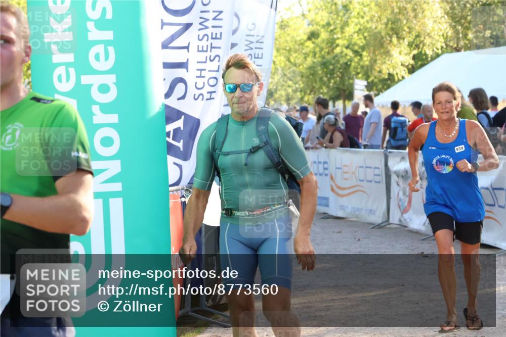 07.09.2025 - 19. Norderstedt Triathlon Zöllner http://msf.ph/oto/8773560 07.09.2025 16:53:13 Ziel 939, 943, 1632 meine-sportfotos.de