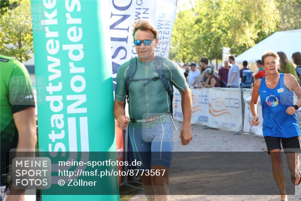 07.09.2025 - 19. Norderstedt Triathlon Zöllner http://msf.ph/oto/8773567 07.09.2025 16:53:13 Ziel 939, 943, 1632 meine-sportfotos.de