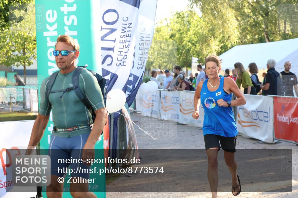 07.09.2025 - 19. Norderstedt Triathlon Zöllner http://msf.ph/oto/8773574 07.09.2025 16:53:14 Ziel 939, 943, 1632 meine-sportfotos.de
