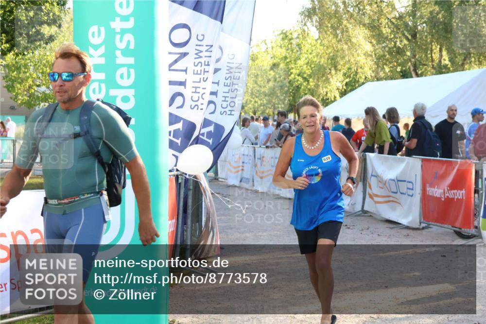 07.09.2025 - 19. Norderstedt Triathlon Zöllner http://msf.ph/oto/8773578 07.09.2025 16:53:14 Ziel 939, 943, 1632 meine-sportfotos.de