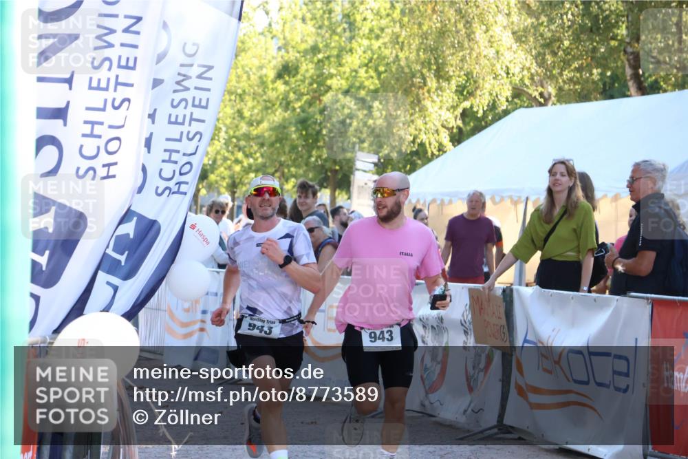 07.09.2025 - 19. Norderstedt Triathlon Zöllner http://msf.ph/oto/8773589 07.09.2025 16:53:16 Ziel 939, 943, 1632 meine-sportfotos.de