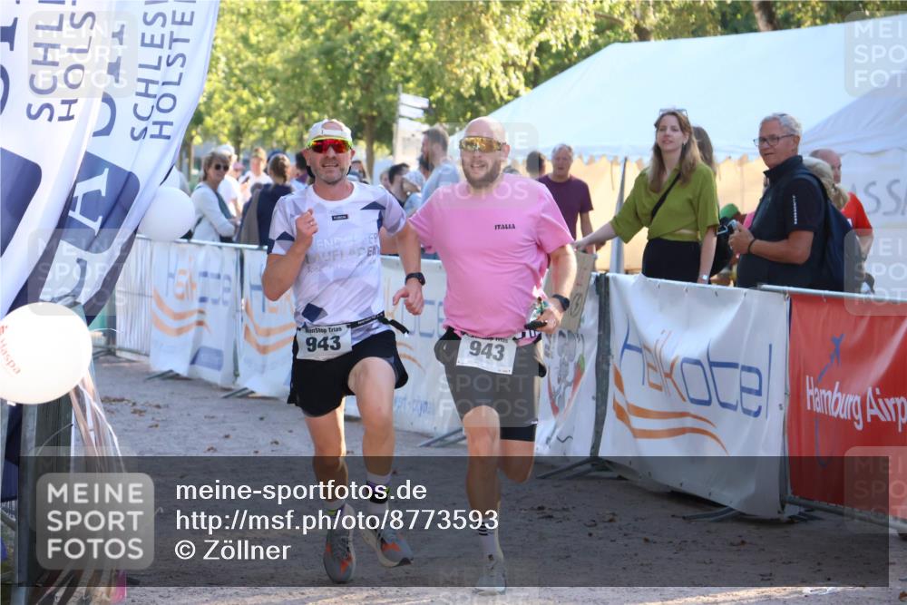 07.09.2025 - 19. Norderstedt Triathlon Zöllner http://msf.ph/oto/8773593 07.09.2025 16:53:16 Ziel 939, 943, 1632 meine-sportfotos.de