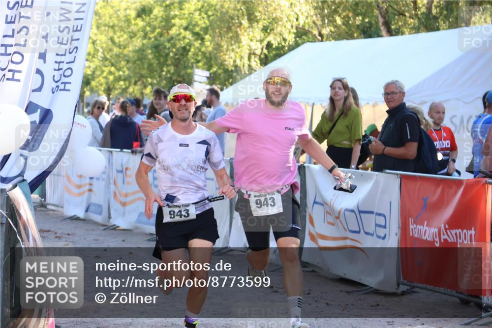 07.09.2025 - 19. Norderstedt Triathlon Zöllner http://msf.ph/oto/8773599 07.09.2025 16:53:16 Ziel 939, 943, 1632 meine-sportfotos.de