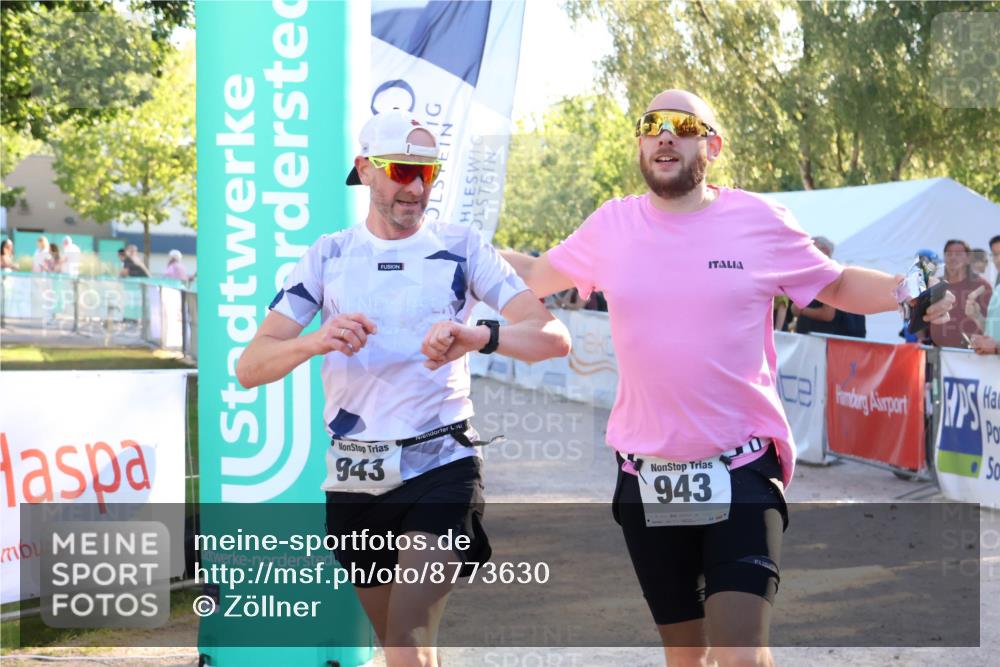 07.09.2025 - 19. Norderstedt Triathlon Zöllner http://msf.ph/oto/8773630 07.09.2025 16:53:18 Ziel 939, 943, 1632 meine-sportfotos.de