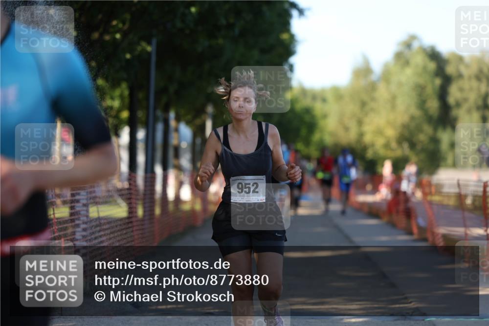 07.09.2025 - 19. Norderstedt Triathlon Michael Strokosch http://msf.ph/oto/8773880 07.09.2025 16:38:38 Laufen 883, 933, 952, 1044, 1625 meine-sportfotos.de